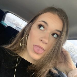 Meet your Posher, Alyssa